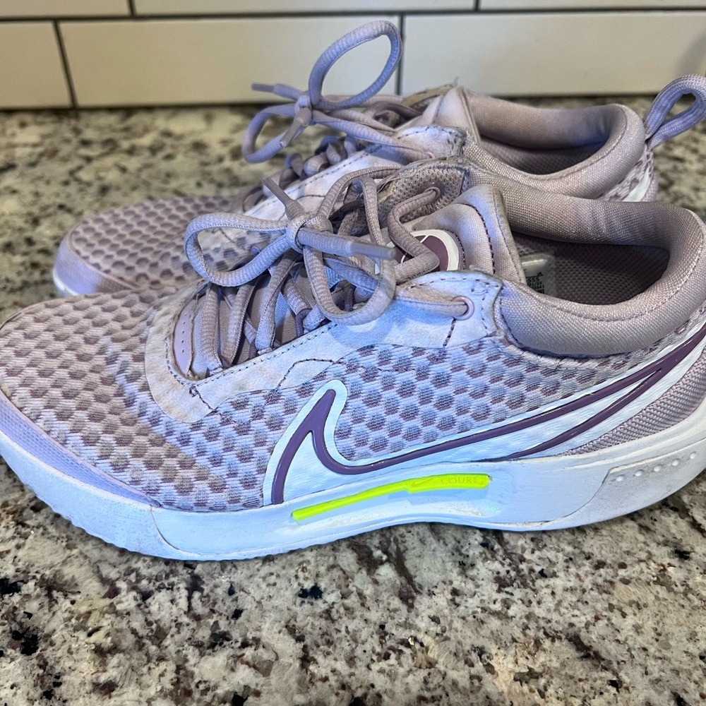 Nike Purple Sneakers Modern Athletic Design